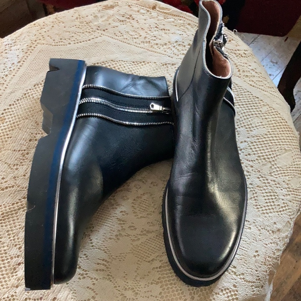 Pollini made Italy boots